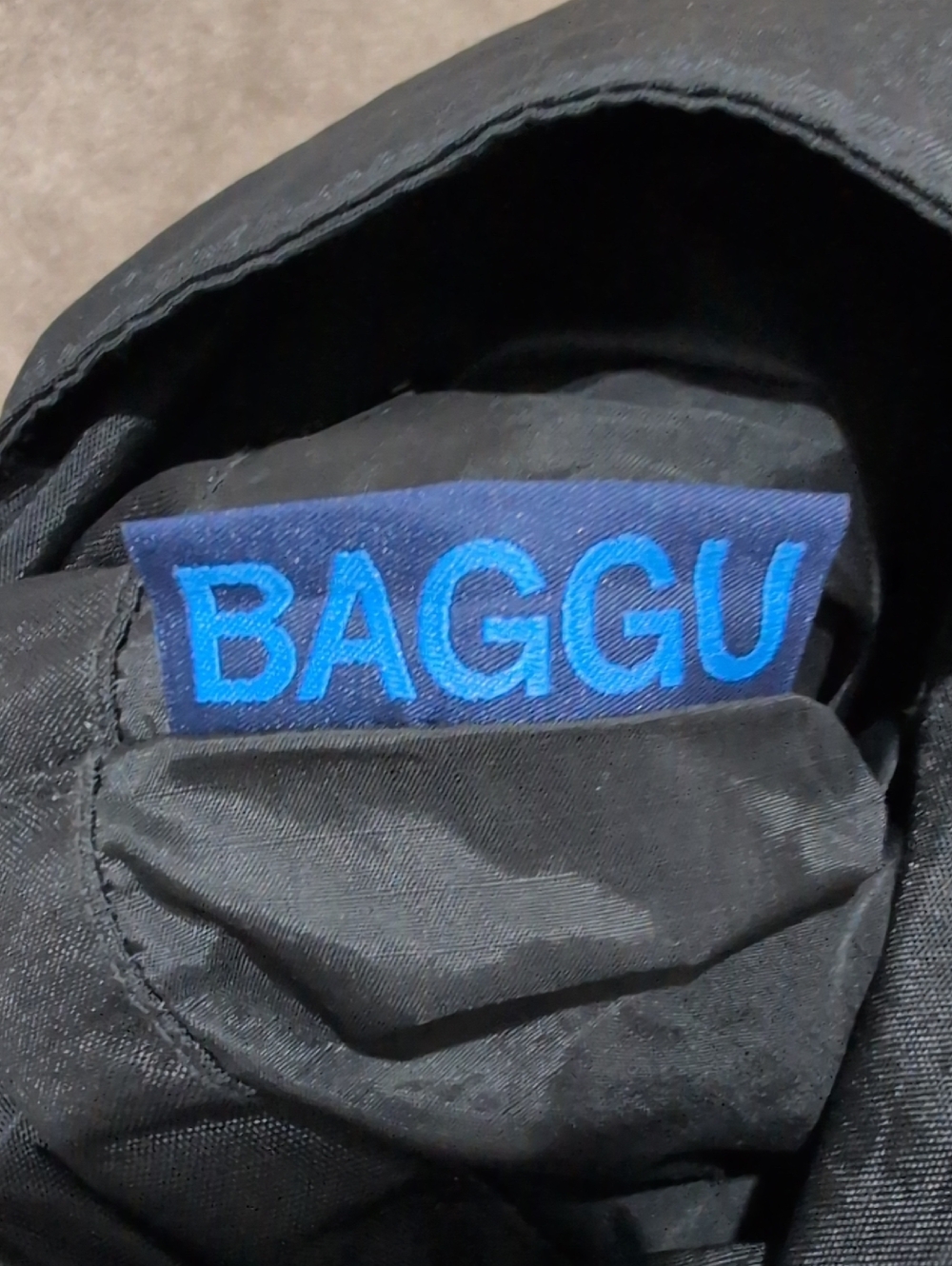 Small Nylon Sling Baggu - Picture 10 of 11